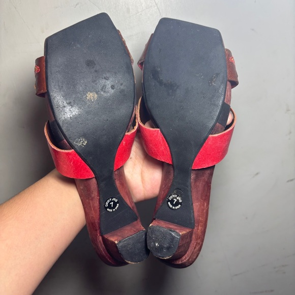 DKNY 00’s Red Brown Wooden Heel Embroidered Floral Design Slide Sandals Size 7 - Picture 10 of 10